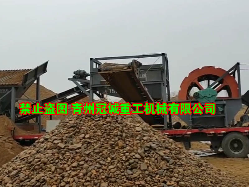 移動洗砂機械客戶現(xiàn)場 移動洗砂機械客戶現(xiàn)場